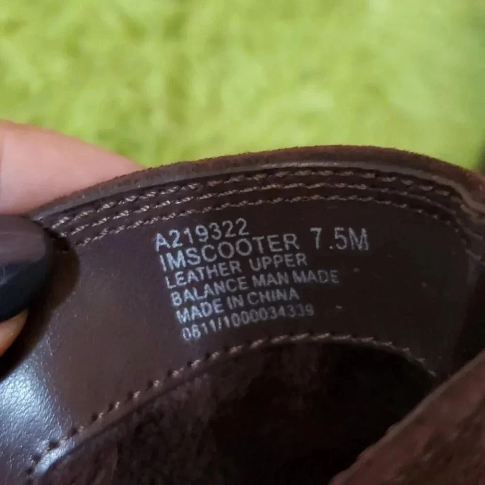 ISAAC MIZRAHI LIVE maroon heel 👢